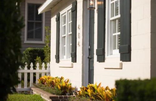 Downtown Casa | Stylish Downtown Cottage - Prime Historic Location