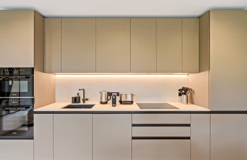 Ville Haute Apartamento | Stylish Downtown Escape with Comforts