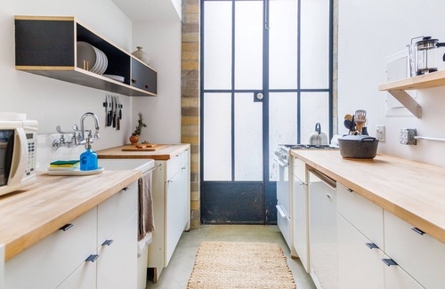Cortez Hill Apartamento | Stylish Downtown Loft wFree Onsite/Parking in Little Italy. Pet Friendly!
