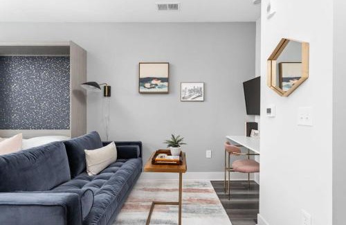 Cole-Noble District Apartamento | Stylish Downtown Studio by CozySuites