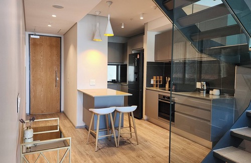 Bo'Kaap Apartamento | Stylish Duplex with Mountain and City Views