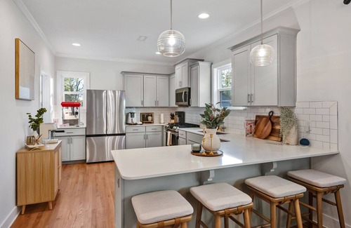Durham Casa | Stylish Durham Getaway Near Duke / DT - Fun Backyard