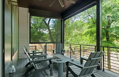MLK Casa | Stylish East Austin Home - 2BR-BBQ-Close to DT