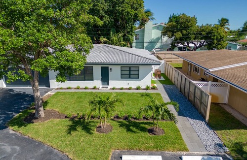 Coral Ridge Apartamento | Stylish East Lauderdale Efficiency. 1 Mile to Beach! Comfy King Bed, Beach Gear
