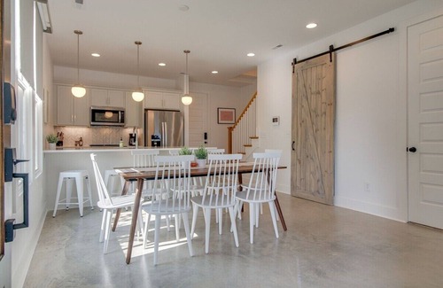 Greenwood Casa | Stylish East Nashville Home for 10