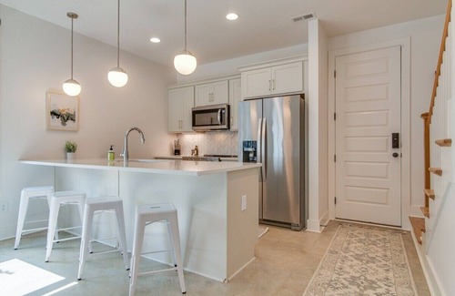 Greenwood Casa | Stylish East Nashville Home for 10