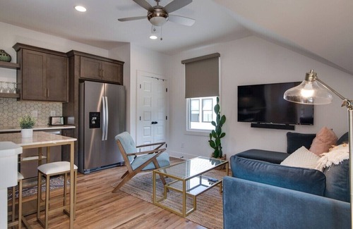 Greenwood Casa | Stylish East Nashville Retreat with Garage