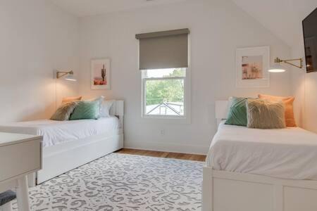 Greenwood Casa | Stylish East Nashville Home for 10