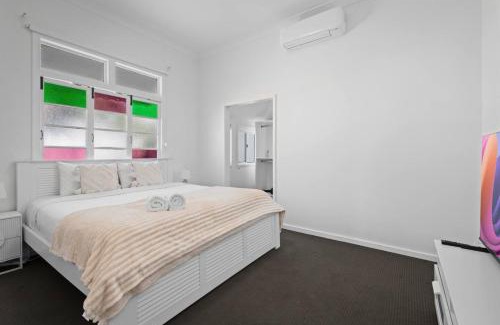 Herston Casa | Stylish Escape with Balcony near RBWH and CBD
