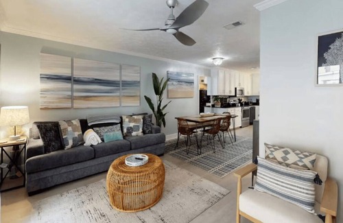 Panama City Beach Casa | Stylish Family-Friendly Townhome: Steps to Beach+hot tub+king bed
