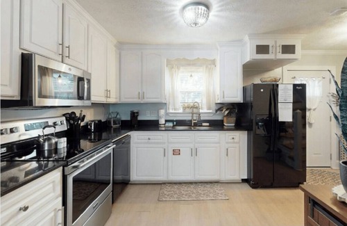 Panama City Beach Casa | Stylish Family-Friendly Townhome: Steps to Beach+hot tub+king bed