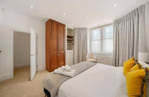 Royal Borough of Kensington and Chelsea Apartamento | Stylish Family Apartments near Kensington High Street - by Short Stories London