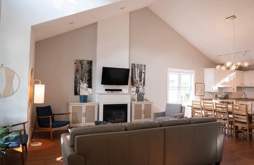 Southampton Casa | Stylish Family Cottage - 5 bedroom - 6min walk to beach & town, hot tub, pets ok