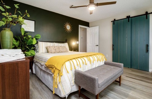 Hinesville Casa | Stylish Family Friendly Bungalow, Tvs, Royal Beds