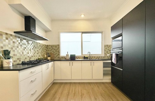 Hawthorn East Casa | Stylish Family Holiday Home close to CBD - Camberwell Market - Chadstone