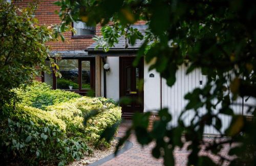 Penylan Casa | Stylish family home in desirable Penylan + Parking
