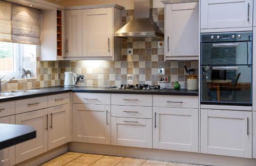 Penylan Casa | Stylish family home in desirable Penylan + Parking