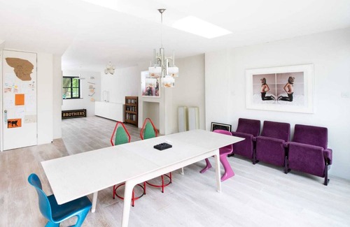 Leabridge Casa | Stylish Family Home Surrounded By Nature In Urban Cool Oasis Of Hackney