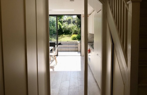 Leabridge Casa | Stylish Family Home Surrounded By Nature In Urban Cool Oasis Of Hackney