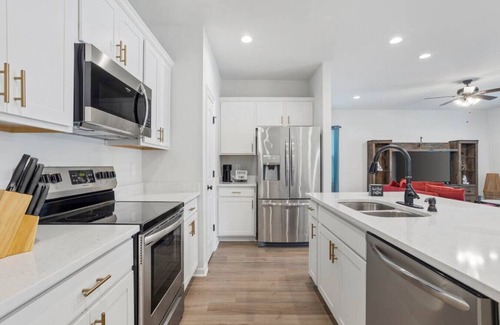 Highlands - Perkins Casa | Stylish Family Townhouse in Baton Rouge (#1004) !!