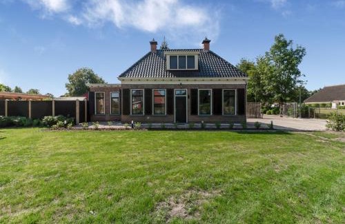 Kootstertille Casa | Stylish Farmhouse with Spa Tub