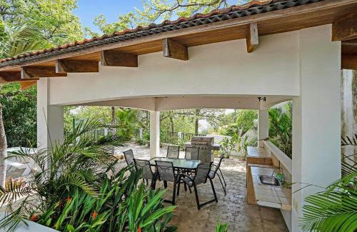 Playa Flamingo Apartamento | Stylish Flamingo Condo with Ocean Views, Renovated Kitchen & Walkable Beach Access
