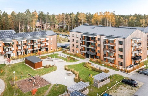 Upplands-Bro Municipality Apartamento | Stylish Flat Just 35 Min from Stockholm Central