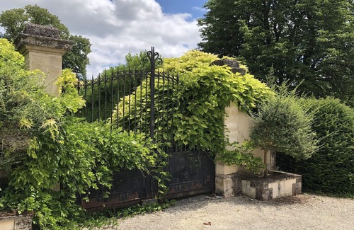 Saint-Martial-Viveyrol Apartamento | Stylish and secluded, L'Atelier is the perfect adults-only escape for two.