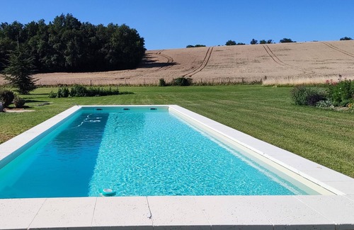 Saint-Martial-Viveyrol Apartamento | Stylish and secluded, L'Atelier is the perfect adults-only escape for two.