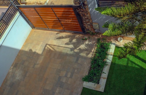 Madina Apartamento | Stylish, furnished 4-bedroom house. 25 minutes drive from the airport