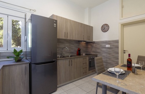 Petaloudes Casa | Elegante casa completamente renovada