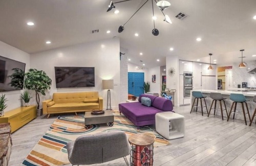 Spring Valley Casa | Stylish Fun Modern Near the strip