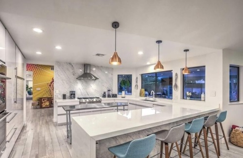 Spring Valley Casa | Stylish Fun Modern Near the strip