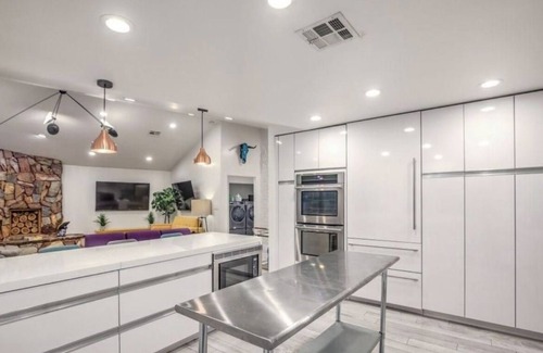 Spring Valley Casa | Stylish Fun Modern Near the strip