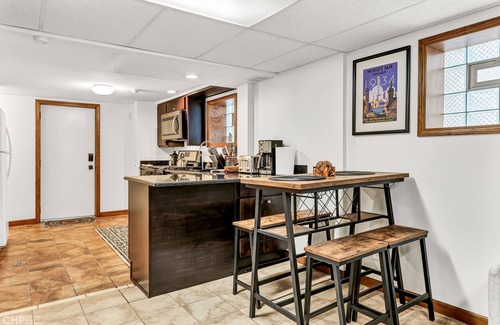 Dunning Apartamento | Stylish Garden-Level 2BR: Close to O'Hare & Downtown