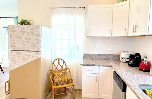 Atwater Village Casa | Stylish, gated, 3B/3B Bungalow - next to Silverlake/Echo Park - private parking