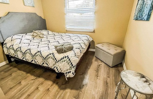 Temple Crest Casa | Stylish Getaway near Buschgardens
