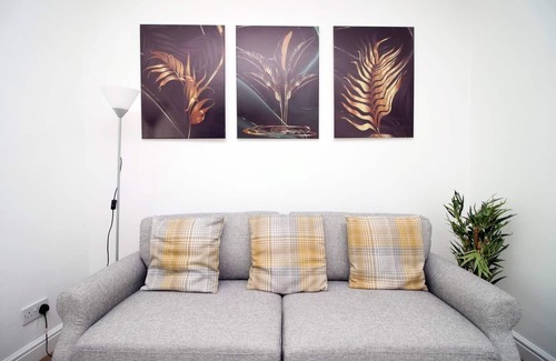 Castle Apartamento | Stylish Group Stay - 4Beds Flat at Swansea Centre