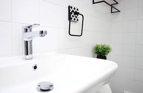 Castle Apartamento | Stylish Group Stay - 4Beds Flat at Swansea Centre