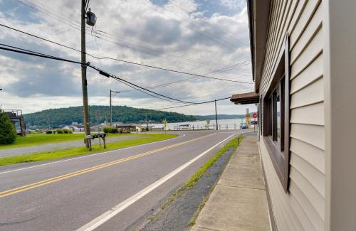 Harveys Lake Apartamento | Stylish Harveys Lake Apt - Steps to the Water!