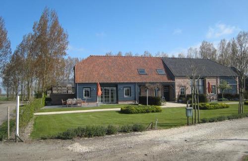 Zuidzande Casa | Stylish Holiday Home in Zuidzande with Sauna
