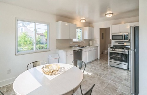 Madison Heights Casa | Stylish Home Close to Downtown Royal Oak 4BD, 2BA