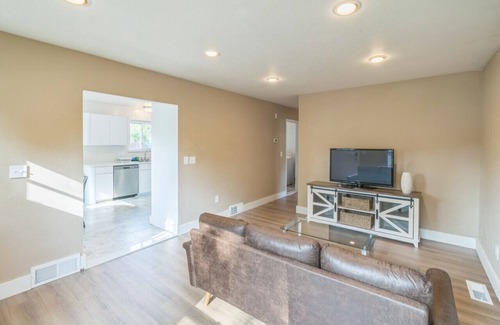 Madison Heights Casa | Stylish Home Close to Downtown Royal Oak 4BD, 2BA