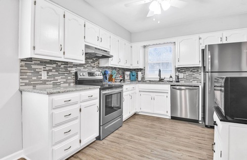 Mission Casa | ♦Stylish Home ♦Corner Lot♦Full Kitchen♦Backyard♦BBQ♦10min→DT♦Google Fiber♦