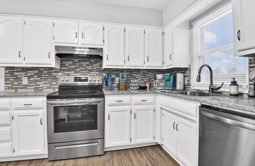 Mission Casa | ♦Stylish Home ♦Corner Lot♦Full Kitchen♦Backyard♦BBQ♦10min→DT♦Google Fiber♦