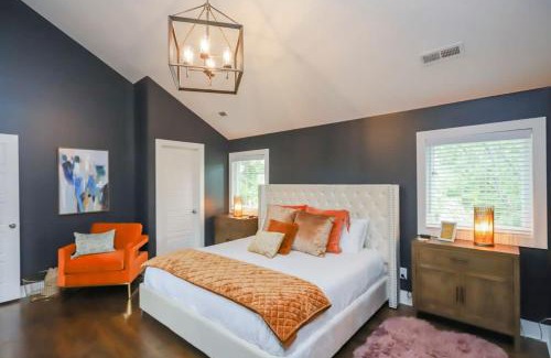 Historic Waverly Casa | Stylish Home for 12 8th Ave South 6 Beds