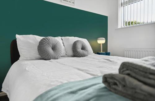 Royal Leamington Spa Casa | Stylish Home From Home 3 bed house, sleeps 6, private parking, WiFi Leamington Spa