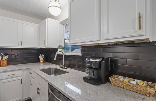 Central Arlington Casa | Stylish Home Hot Tub & Game Room near AT&T, Globe Life, UTA