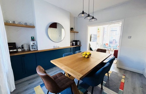 Everton Casa | Stylish home near Liverpool Football Club- 10min drive downtown