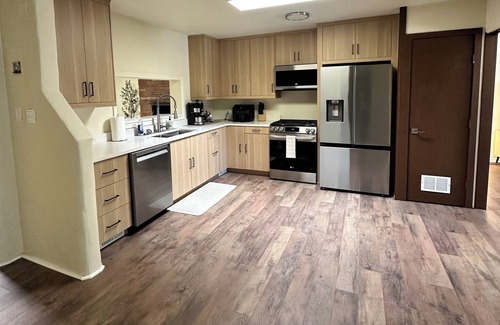 North Campus Casa | Stylish home, near UNM, Downtown, Old Town & Nob Hill